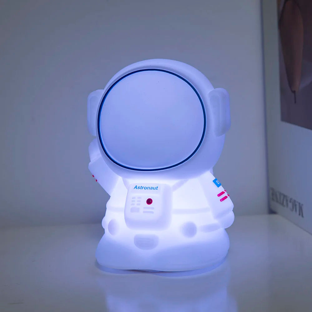 Nouveau 2025 Nouveaux cadeaux Veilleuse Spaceman LED Lampe de nuit en silicone blanche recha